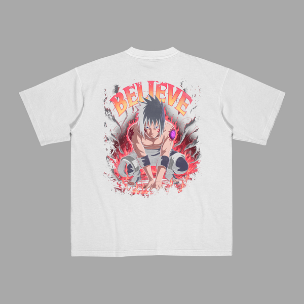 T-shirt Sasuke Believe blanc avec design Naruto stylisé et flamme intense