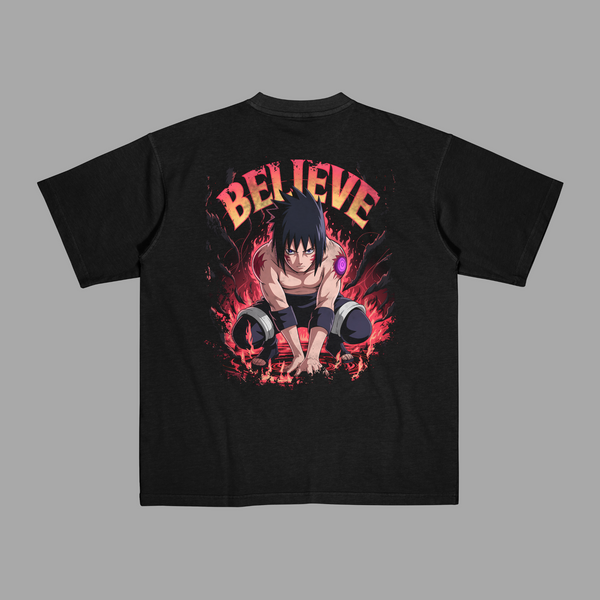 T-shirt Sasuke Believe noir avec illustration détaillée et flammes rouges