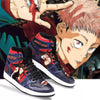 Gros plan sur une basket Yuji Itadori, mettant en avant la qualité des coutures et l'artwork inspiré de Jujutsu Kaisen.