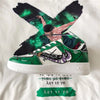 La paire de baskets basses Roronoa Zoro, montrant les détails de la chaussure gauche et droite.