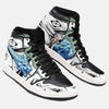 La paire de baskets Kenpachi Zaraki, montrant les détails de la chaussure gauche et droite.