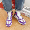 Baskets Kokushibo de Demon Slayer portées, montrant leur style streetwear et leur coupe.