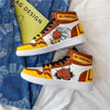 La paire de baskets Saitama, montrant les détails de la chaussure gauche et droite.