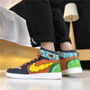 Baskets Son Goku de Dragon Ball Z portées, montrant leur style streetwear et leur coupe.