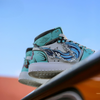 Baskets Tanjiro Kamado de Demon Slayer portées, montrant leur style streetwear et leur coupe.
