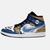 Paire de baskets montantes inspirées de Vegeta en Super Saiyan Blue, montrant le design bleu et or de Dragon Ball Super.