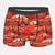 Boxer rouge pour enfant avec un motif intégral de Flash McQueen et une ceinture élastique noire.