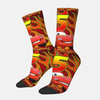 Paire de chaussettes enfant avec un design intégral de Flash McQueen, des flammes orange et le numéro 95.