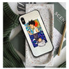 Deux coques pour iPhone de Gon et Kirua, montrant la finition brillante et élégante du modèle en verre trempé.