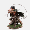 Vue de profil de la Figma de Livaï Ackerman, capturant la dynamique de sa rotation et de ses lames.