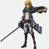 Figurine d'Armin Arlelt de L'Attaque des Titans, en uniforme du Bataillon d'exploration avec sa cape et son équipement tridimensionnel, dans une pose réfléchie.