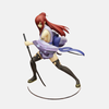 Vue arrière de la figurine d'Erza Scarlet, montrant les détails de sa tenue et le symbole de Fairy Tail sur son bras.
