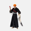 Figurine de Ichigo Kurosaki de Bleach dans sa forme Bankai classique, tenant son sabre Tensa Zangetsu.
