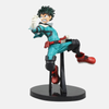 Figurine de Izuku Midoriya (Deku) de My Hero Academia en tenue de héros, dans une pose de combat déterminée, prêt à foncer.