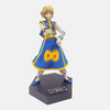 Figurine de Kurapika (21cm), vue de face, dans son tabard bleu et jaune du clan Kurta, avec une expression déterminée.