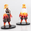 Vue de dos de la figurine Kyojuro Rengoku montrant son haori enflammé.