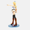 Vue de profil de la figurine de Lucy, montrant sa pose dynamique et le sceau de Fairy Tail sur sa main droite.