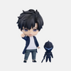 Figurine Nendoroid de Sung Jin-Woo de Solo Leveling, avec ses dagues et un soldat de l'ombre.