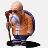 Figurine de Roshi (Kame Sennin) de Dragon Ball Z, assis dans sa tenue orange et pantalon bleu, vue de face.