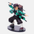 Figurine de Tanjiro Kamado de Demon Slayer en pleine pose d'attaque, sabre de Nichirin à la main.