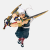 Vue de dos de la figurine de Tengen Uzui en plein saut.