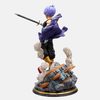 Vue de profil de la figurine Trunks du Futur 25cm, montrant son épée et sa veste Capsule Corp.