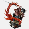 Vue de profil de la figurine Yoriichi en pleine attaque.