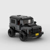 Vue de face du Land Rover Defender en briques, montrant la calandre et les phares emblématiques.