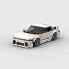 Kit de construction d'une Nissan Silvia S14 blanche en briques, montrant la vue de trois-quarts avant.