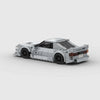 Vue de face de la Nissan Silvia S14 en briques, montrant la calandre et les phares emblématiques.