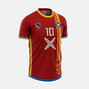 Maillot de foot de Monkey D. Luffy posé à plat, montrant la qualité du tissu en polyester.