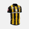 Maillot de foot de Trafalgar Law de One Piece posé à plat, montrant la qualité du tissu en polyester
