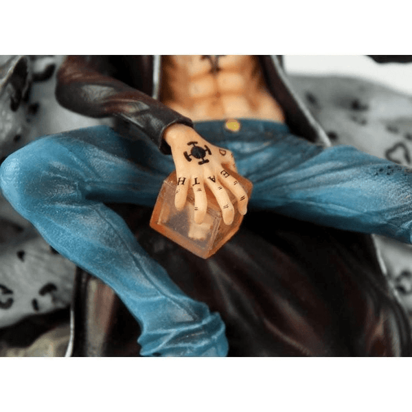 focus sur les détails de la figurine law one piece