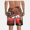 Personne portant le short de bain McQueen à Radiator Springs, vu de face.