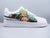 Vue latérale gauche des baskets Zoro avec son design sabre en action