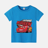 T-shirt bleu pour enfant avec le design de Flash McQueen.