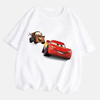 T-shirt blanc pour enfant avec un grand design de Flash McQueen et Martin (Mater) côte à côte.